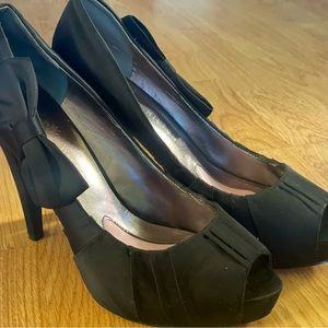 Black pumps with red bottoms